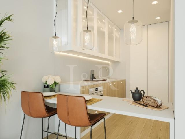 Apartamento T2 com varanda, junto ao Marquês Pombal, Lisboa