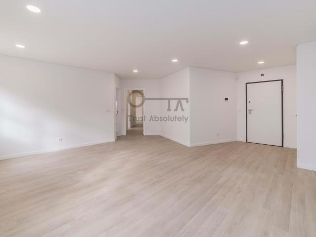 Apartamento T2 com varanda na Urbanização Casas do Lago 133m² Venteira