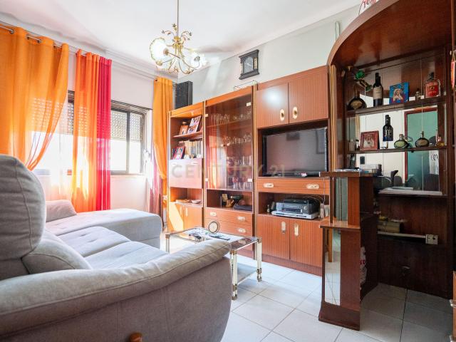 Apartamento T2 com Varanda no Barreiro, Setúbal