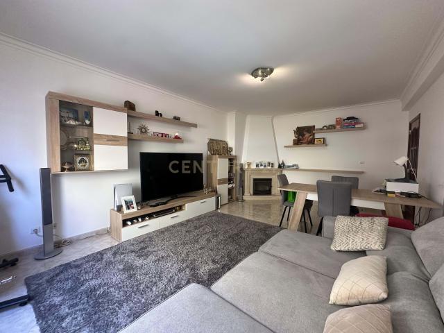 Apartamento T2 com Varanda no Cacém