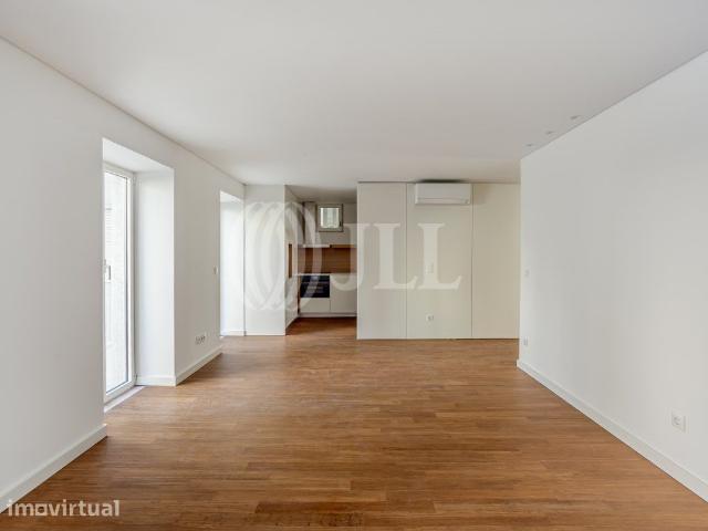 Apartamento T2, com varanda, no Palmira 28, em Lisboa