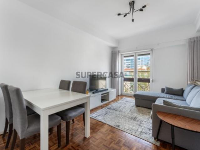 Apartamento T2 com varanda, Nova Oeiras, Oeiras