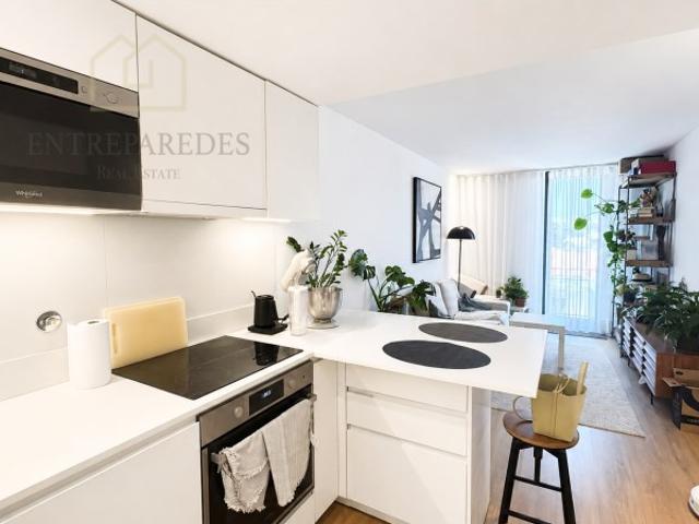 Apartamento T2 com Varanda para comprar | 5.º Piso | Rua Pinto Bessa Bonfim, Porto
