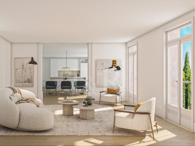 Apartamento T2 com varandas e estacionamento, Arroios, Lisboa