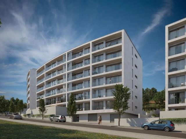 Apartamento T2 com Varandas e Lugar de Estacionamento em Vila Nova de Gaia