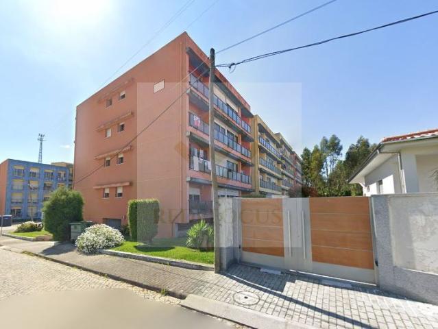 Apartamento T2 com varandas em Santa Maria de Lamas