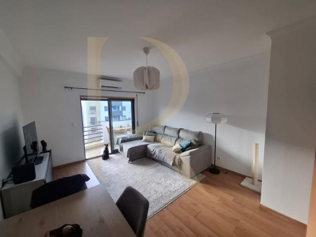 Apartamento T2 com varandas em Paio Pires