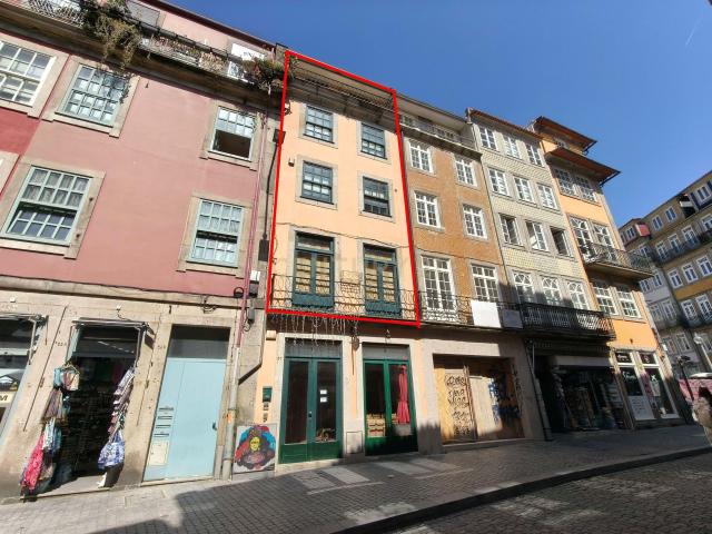 Apartamento T2 com varandas, mobilado no centro do Porto