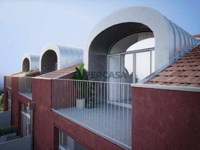 Apartamento T2, com varandas, no Porto
