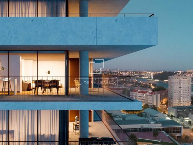 Apartamento T2 com varandas panorâmicas, novo, localizado nu. 205m² Porto
