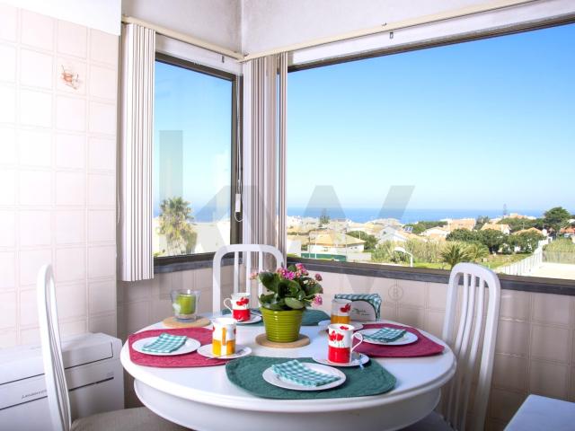 Apartamento T2 com Vista de Serra e Mar na Praia das Maçãs