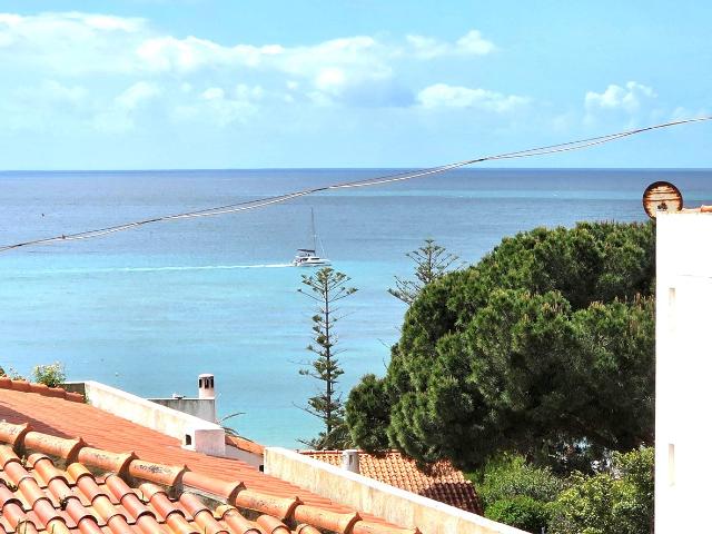 Apartamento T2 com vista mar a 100M da praia da Oura, ultimo piso, elevador