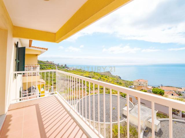 Apartamento T2 com Vista Mar a Poucos Minutos da Praia dos Reis Magos