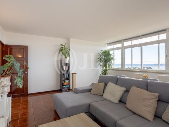 Apartamento T2 com vista mar, em Cascais