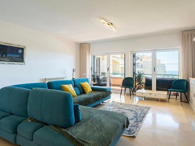 Apartamento T2 com vista mar, em condomínio privado Cascais