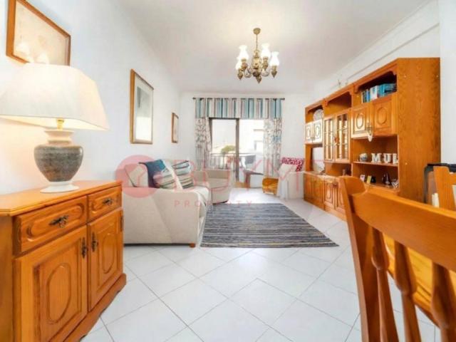 Apartamento T2 com vista mar em Quarteira, a poucos passos da praia