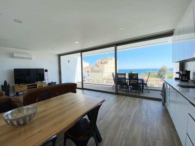 Apartamento T2 com vista mar, terraço e piscina na Praia da. 99m² Luz
