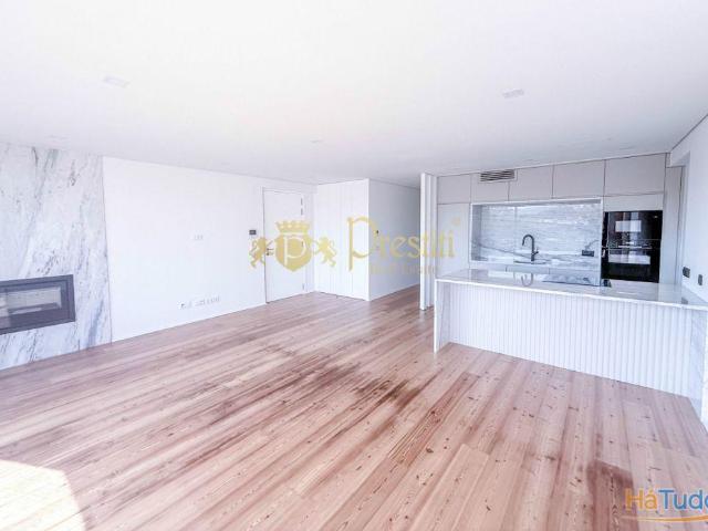 Apartamento T2 com vista sobre a Penha | 26063773468