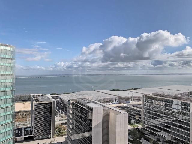 Apartamento T2 com vista rio e em condomínio de prestígio no. 88m² Parque das nações