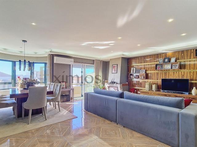 Apartamento T2 com vistas de mar e lugar de garagem, em Mind. 100m² Mindelo