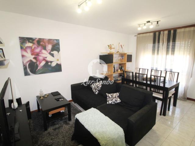 Apartamento T2 com Vistas Desafogada e Excelente Localização, ao metro da Fonte do Cuco