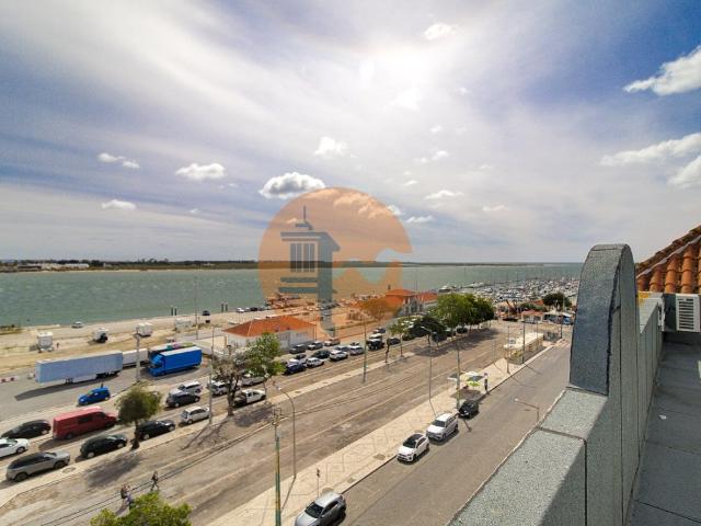 Apartamento T2 com vistas panorâmicas sobre o rio e o oceano 103m² Vila Real De Santo António