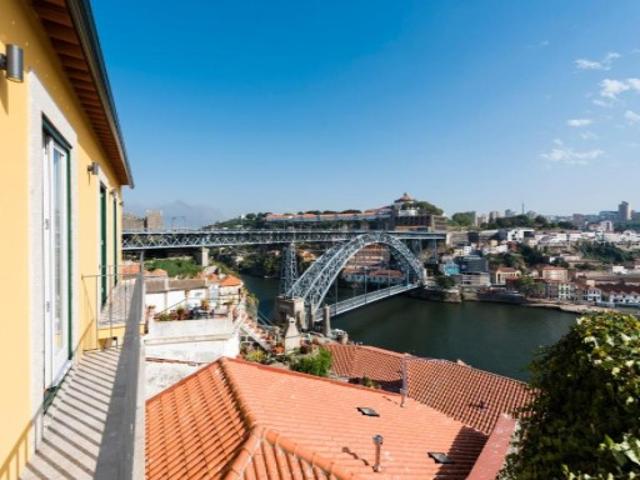 Apartamento T2 com vistas rio Douro, centro do Porto