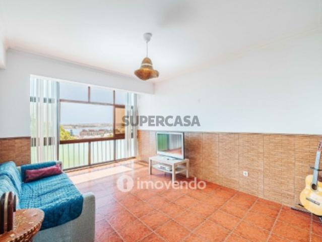 Apartamento T2 com vistas sobre o Tejo, no Seixal