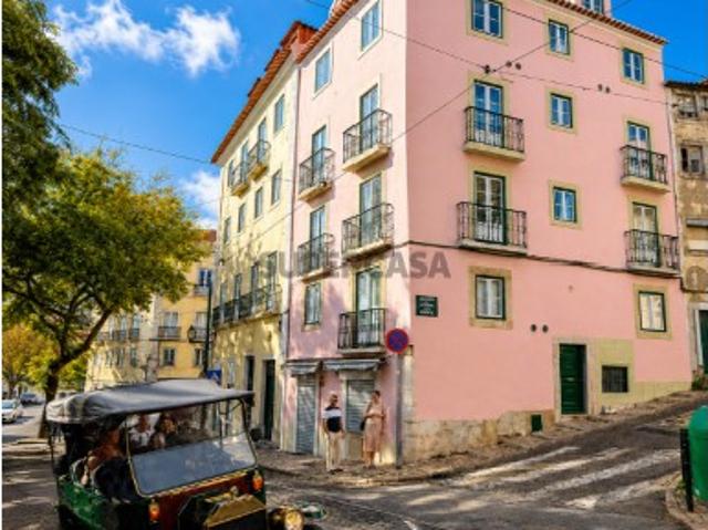 Apartamento T2 com Yield de 5,6% à Venda nas Portas do Sol, Alfama Lisboa