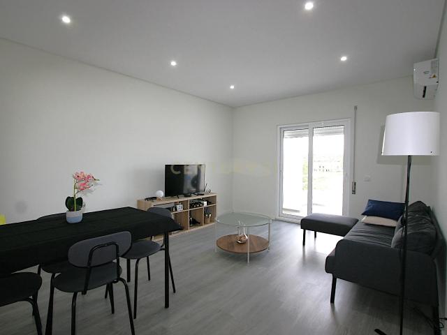 Apartamento T2 como novo, com elevador, no centro de Algoz, Silves