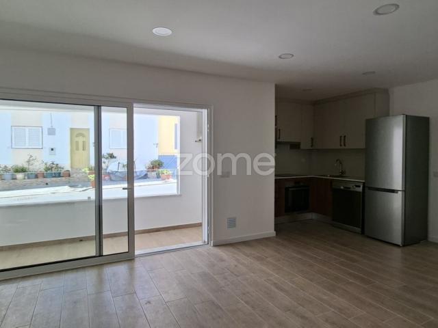 Apartamento T2 como novo, perto da praia