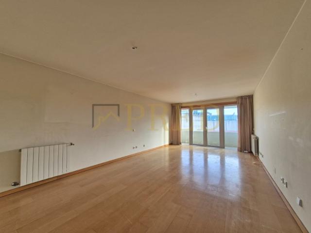 Apartamento T2 Condomínio Arrábida Plaza
