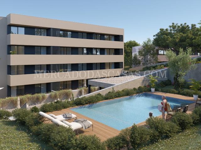 Apartamento T2, condomínio fechado, c/proximidade à praia
