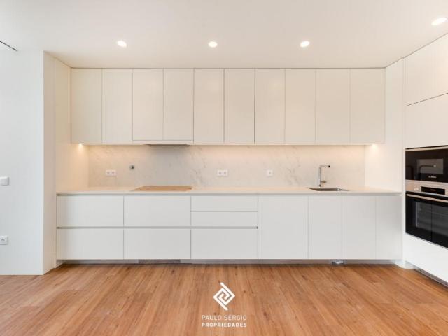 Apartamento T2 condomínio fechado em Vila Nova de Gaia 95m² da Madalena e Samaiões