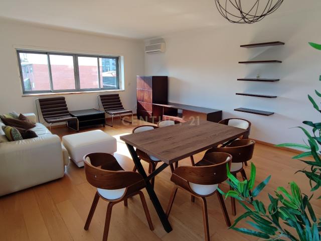 Apartamento T2, Condomínio Fechado, junto ao Hospital de Santa Maria, Lisboa