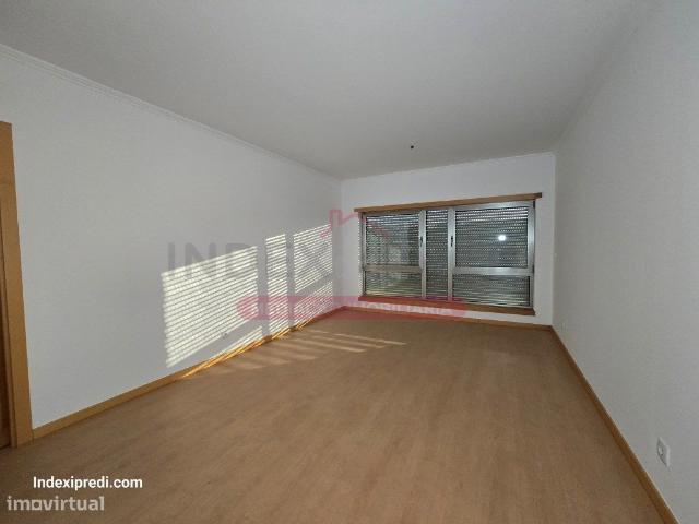 Apartamento T2 C/lugar de garagem de excelentes acabamentos
