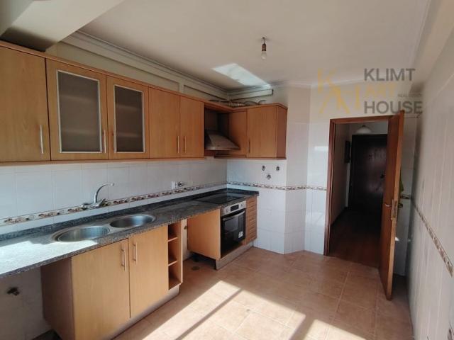 APARTAMENTO T2 C/VARANDA Venda/Usado | PENDÃO |QUELUZ