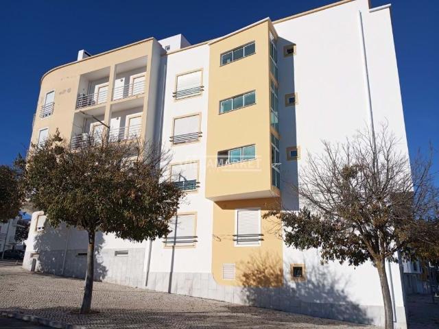 Apartamento T2 da banca com arrecadação no sótão situado na Urbanização dos Moinhos de Santa Maria em Beja