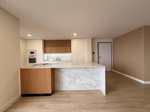 Apartamento T2 de alta qualidade Design, Luz Natural e Sofisticação no Triângulo Dourado
