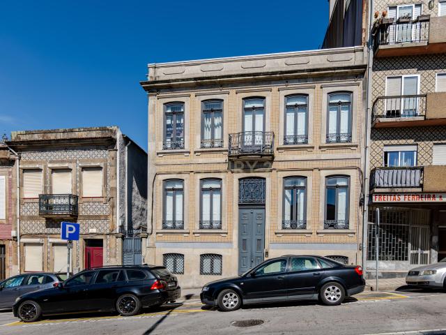 Apartamento T2 de Charme no Coração do Porto