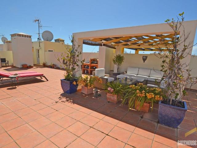 Apartamento T2 de Esquina no Último Andar em Tavira Algarve 85m² Tavira Santa Maria