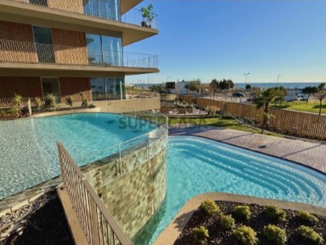 Apartamento T2 de luxo na primeira linha da Praia de Quarteira, Algarve
