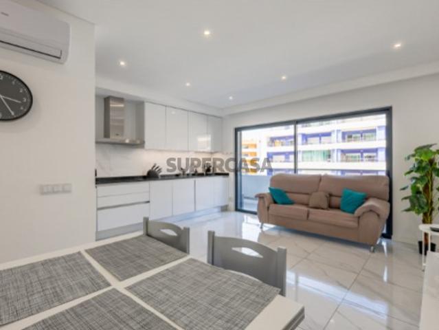 Apartamento T2 de Luxo no Empreendimento Terraços da Cidade com piscina e garagem
