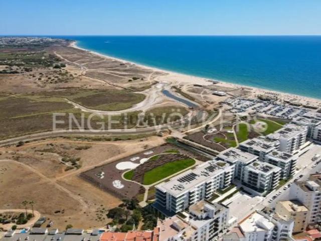 Apartamento T2 de luxo a estrear, com vista mar e a 50 metros da praia