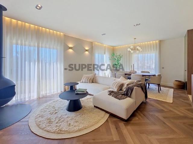 Apartamento T2 de Luxo com Terraço na Urbanização Boca do Rio, Lagoa Algarve
