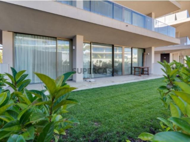 Apartamento T2 de Luxo com Terraço e Jardim de Utilização Exclusiva em Carvoeiro
