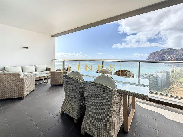 Apartamento T2 de luxo com Vista Mar e Piscina Funchal 199m² São Martinho
