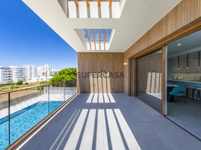 Apartamento T2 de Luxo com Rooftop Privativo a 300 m do Oceano | Quarteira