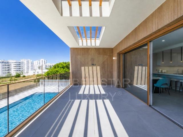 Apartamento T2 de Luxo com Rooftop Privativo a 300 m do Oceano | Quarteira