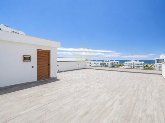 Apartamento T2 de Luxo com Rooftop Privativo a 300 m do Oceano | Quarteira